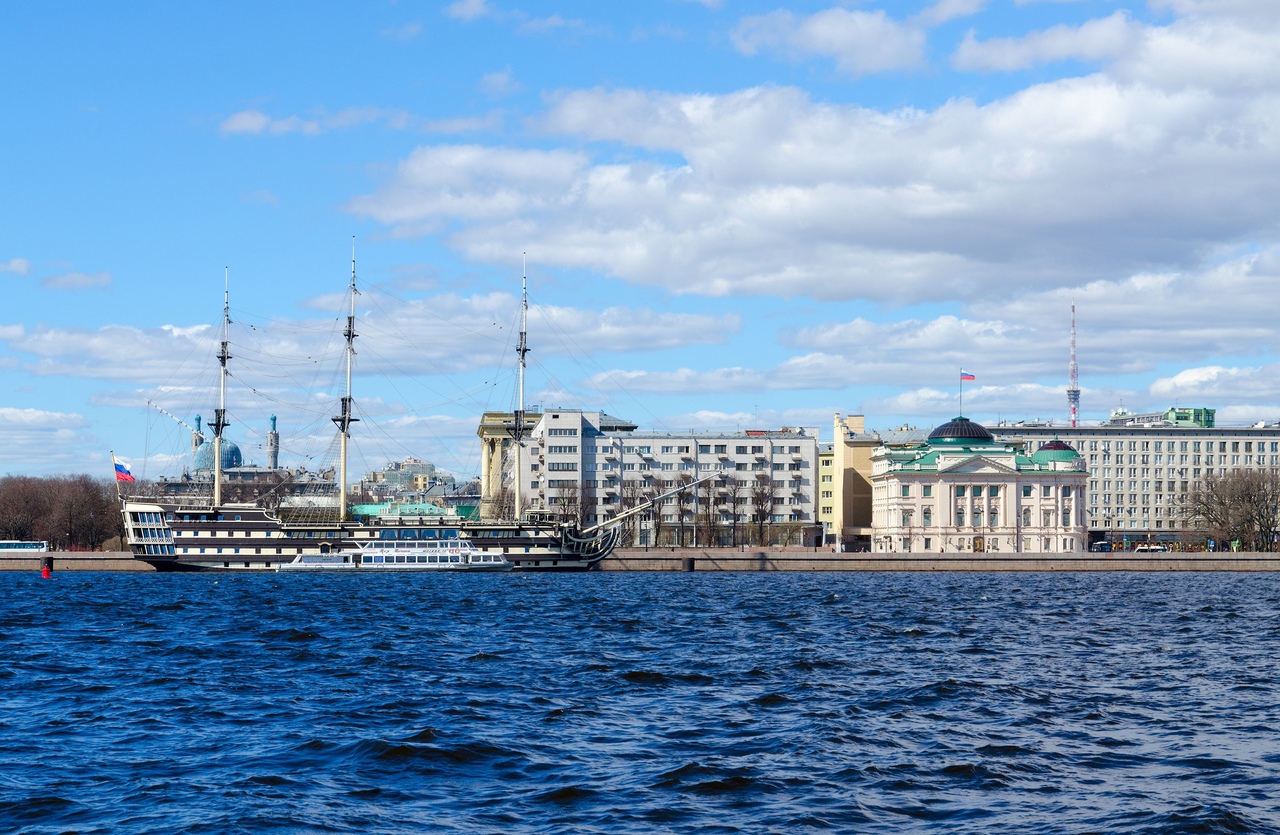 Петровская набережная санкт петербург фото В Петербурге на Петроградской стороне ограничат движение транспорта - Авторадио